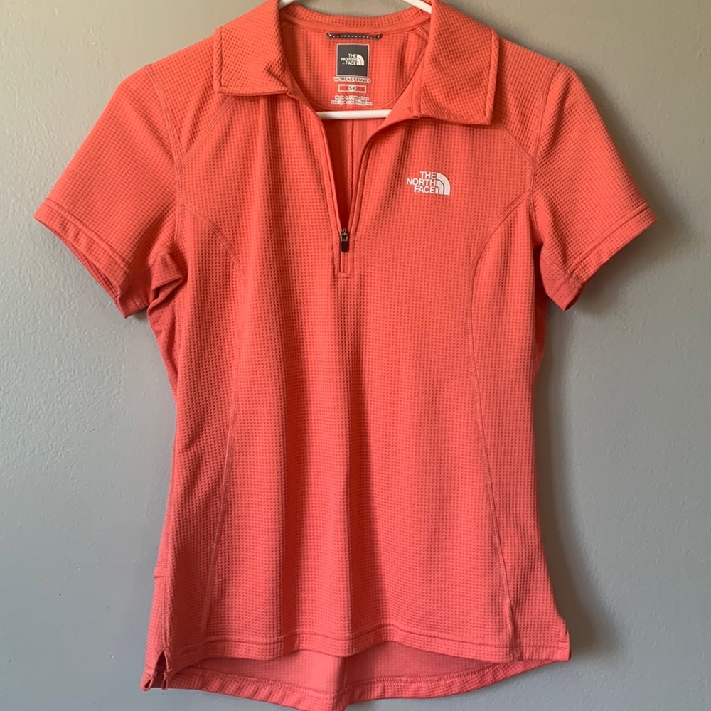 The North Face Women’s Golf/Polo Shirt w/ hip Pocket